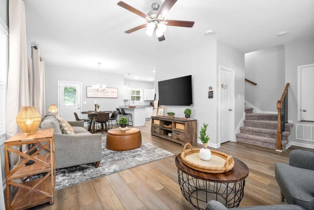 One-Of-A-Kind Smart, Cookie Themed Home For Up To 6 Clarksville Exterior photo