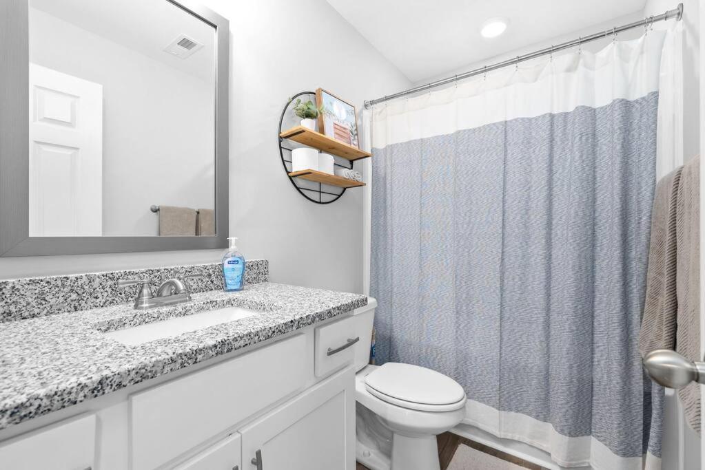 One-Of-A-Kind Smart, Cookie Themed Home For Up To 6 Clarksville Exterior photo