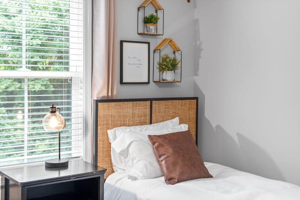 One-Of-A-Kind Smart, Cookie Themed Home For Up To 6 Clarksville Exterior photo