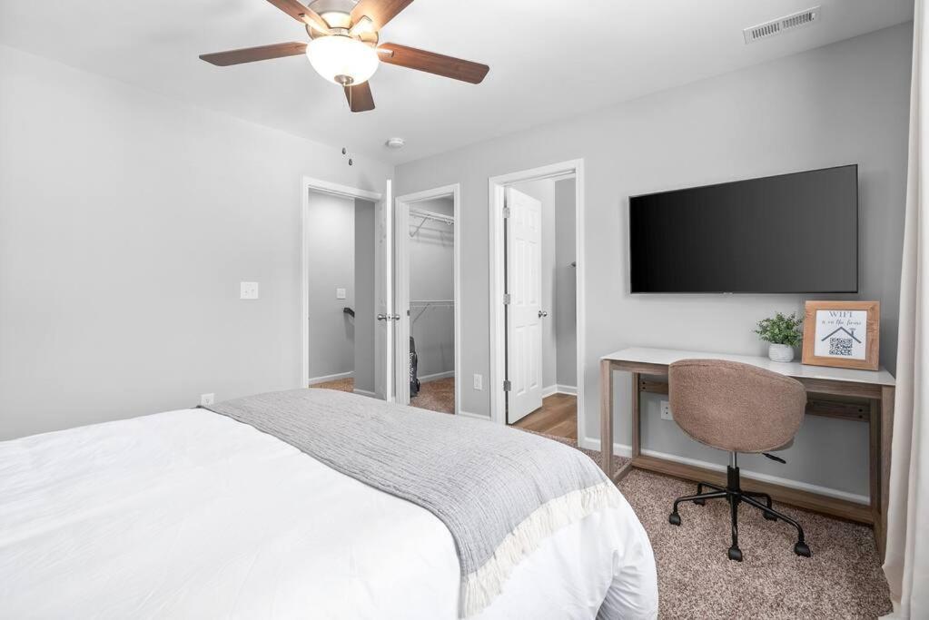 One-Of-A-Kind Smart, Cookie Themed Home For Up To 6 Clarksville Exterior photo