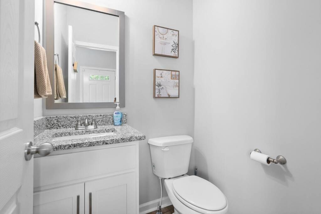 One-Of-A-Kind Smart, Cookie Themed Home For Up To 6 Clarksville Exterior photo