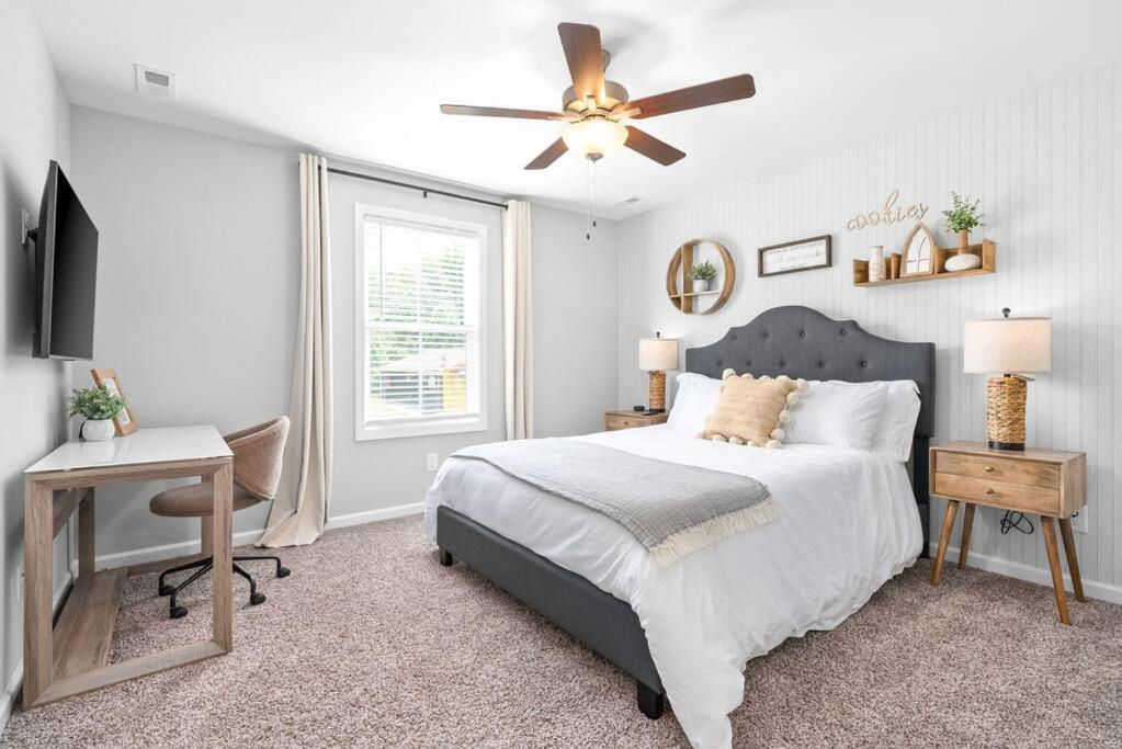 One-Of-A-Kind Smart, Cookie Themed Home For Up To 6 Clarksville Exterior photo