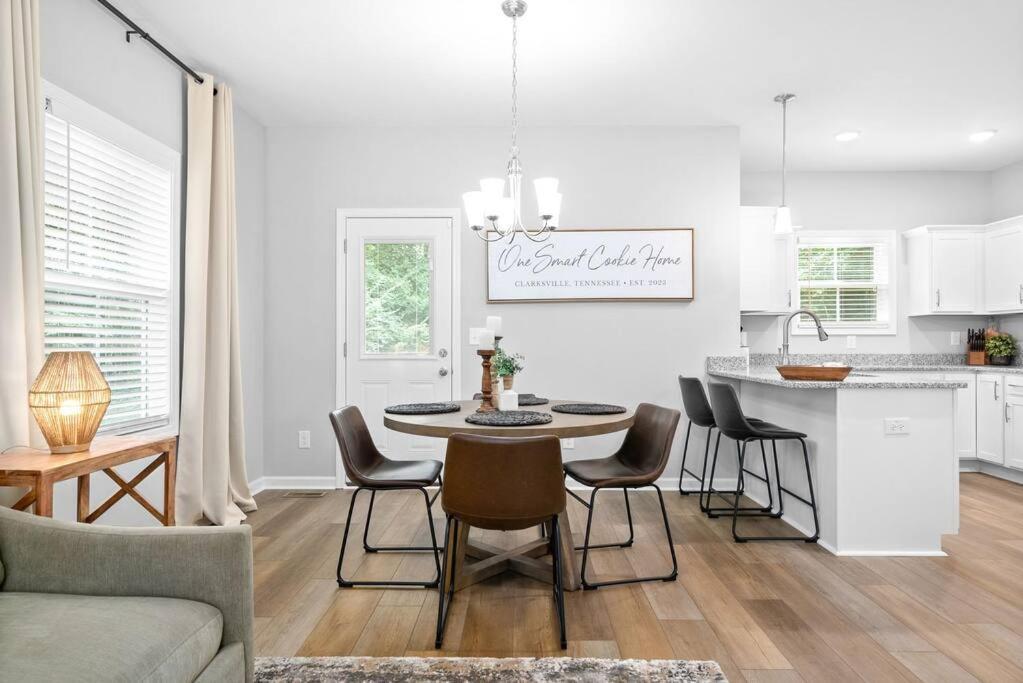 One-Of-A-Kind Smart, Cookie Themed Home For Up To 6 Clarksville Exterior photo